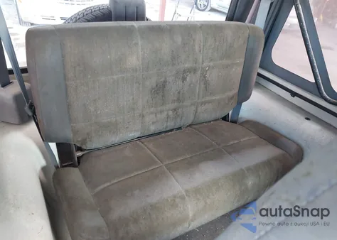 1999 Jeep Wrangler Se z USA, uszkodzony, nr VIN 1J4FY29P8XP439943